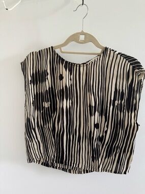 Alice + Olivia Black and Cream Striped Short Sleeve Top
